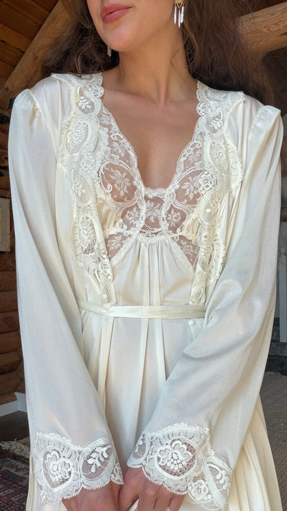 Rare Olga Butterfly Lace Ivory Peignoir Set
