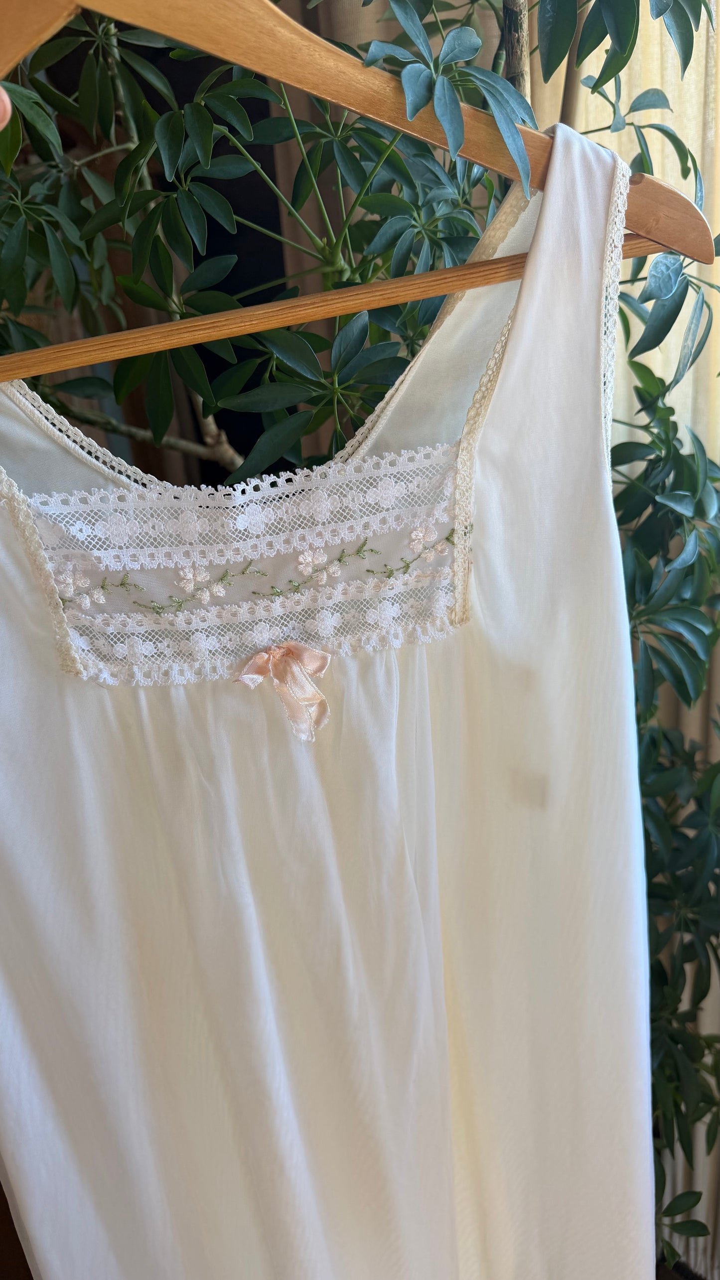 1960s Embroidered Ribbon Nightgown